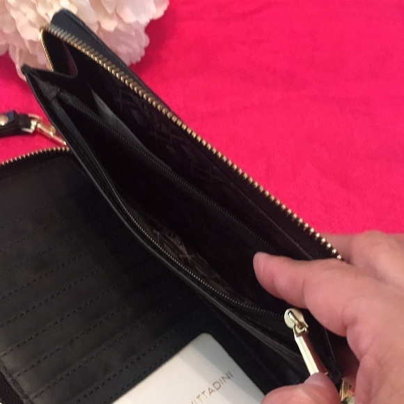 NWOT Adrianne Vittadini Black Wristlet - Picture 9 of 13